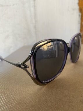OAKLEY- Changeover Sunglasses in Nightstripes